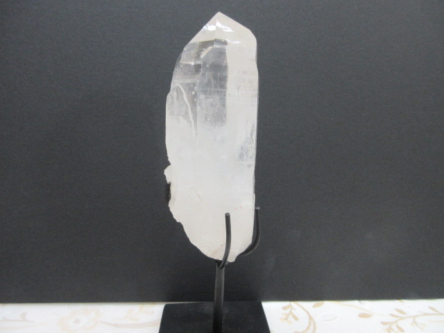 ★レムリアン水晶　３３４ｇ（アイアンスタンド付き）