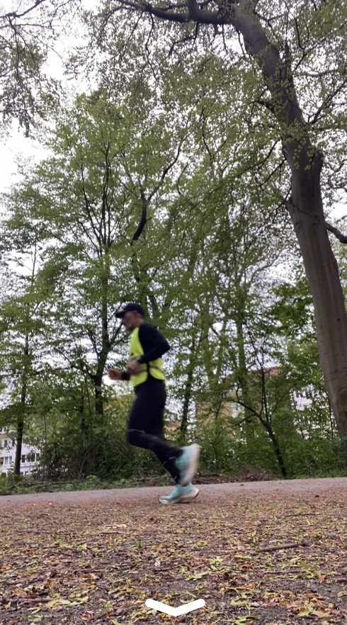Effizienter Laufstil: Warum Beugung, Streckung und der richtige Armschwung den Unterschied machen