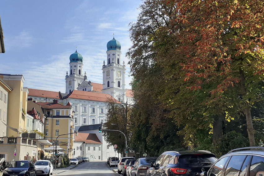 Durch Passau vorbei am Dom St. Stephan