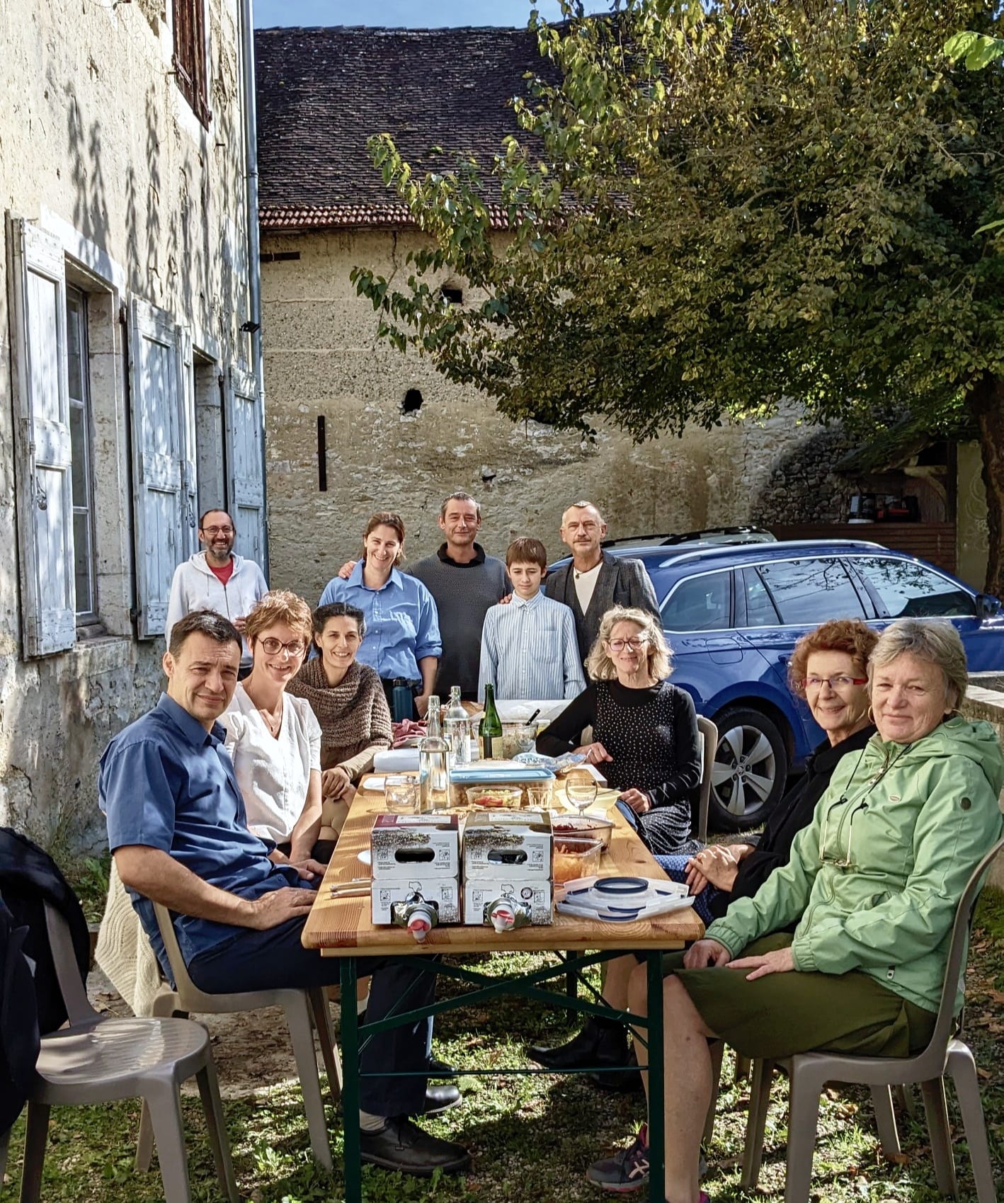 La dernière répétition sous le soleil avant la première représentation à Brangues - Crédits photos : Théâtre du Superflu
