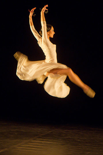 Miriam Manso in mu-DANZAS BOLERAS 1812 - 2012. Photo: Luis Castilla