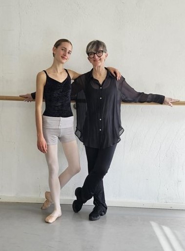 Ayana_Buholzer_mit_Kathleen_McNurney_im_Ballett_Profitraining