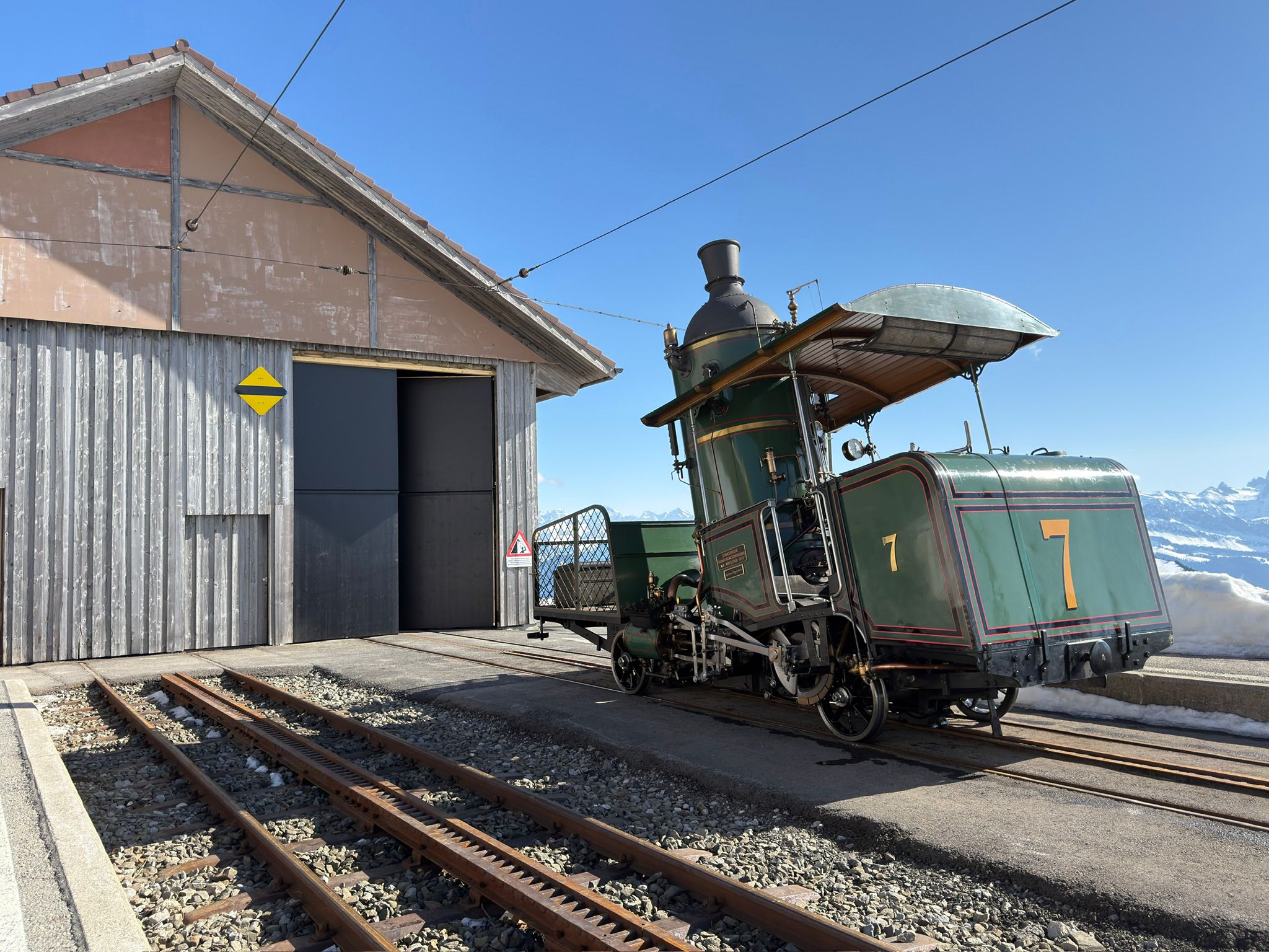 Lok_Nr_7_vor_remise_rigi_Kulm_Ausstellung