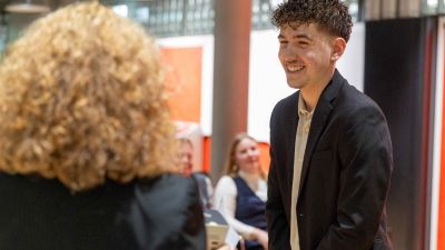 Bester Absolvent: Silvan Krummenacher mit einer Note von 5.6. (Bild: Natalie Boo / Aura Fotografie)