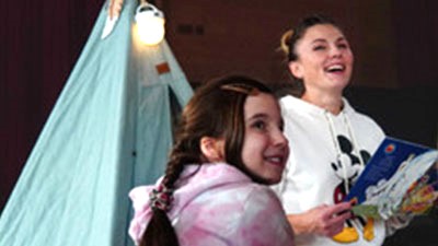 Hoffnung, Halt und Unbeschwertheit: In der Geschichtenoase können geflüchtete Kinder wieder lachen
