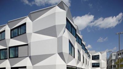 Blick auf die Uni-Fassade. (Bild: zVg)