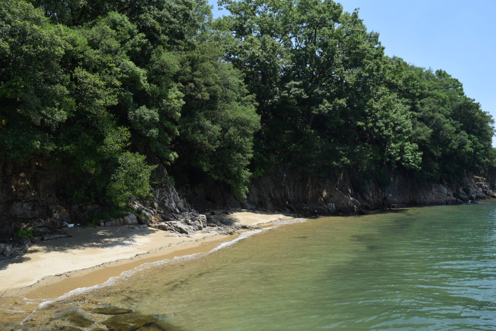 現地から徒歩2分にある海です。