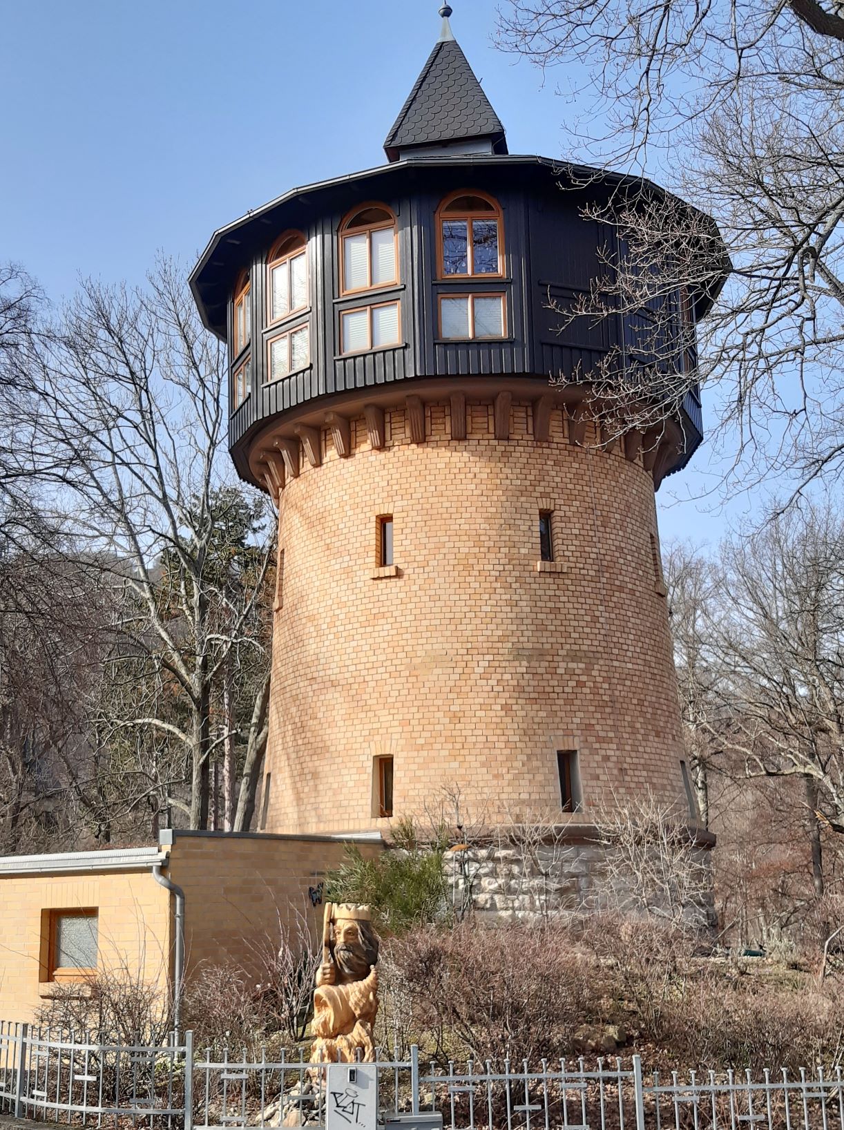 Ehemaliger Hochwasserbehälter als Wohnung umgebaut
