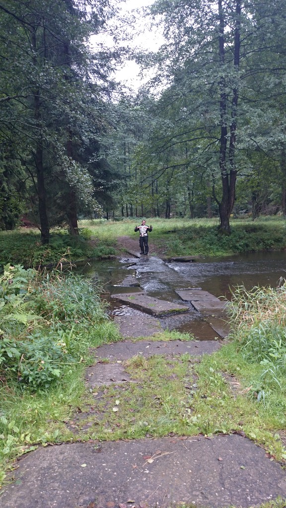 Kurzer Halt in Tschechien. Nein Marco, wir müssen nicht hier über den Fluss lang ;)