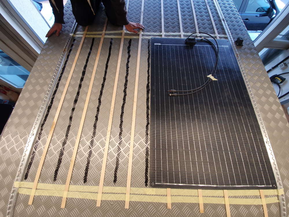montage Semi Flex solar panel ETFE Alu Backsheet Offgridtec campersolar ETFE-AL 60W 100W 120W 160W 12V leicht begehbar semiflexibles Solarmodul marine Boot off road overland Vanlife Camper Wohnmobil Bus #Projektblackwolf richtig montieren hinterlüften