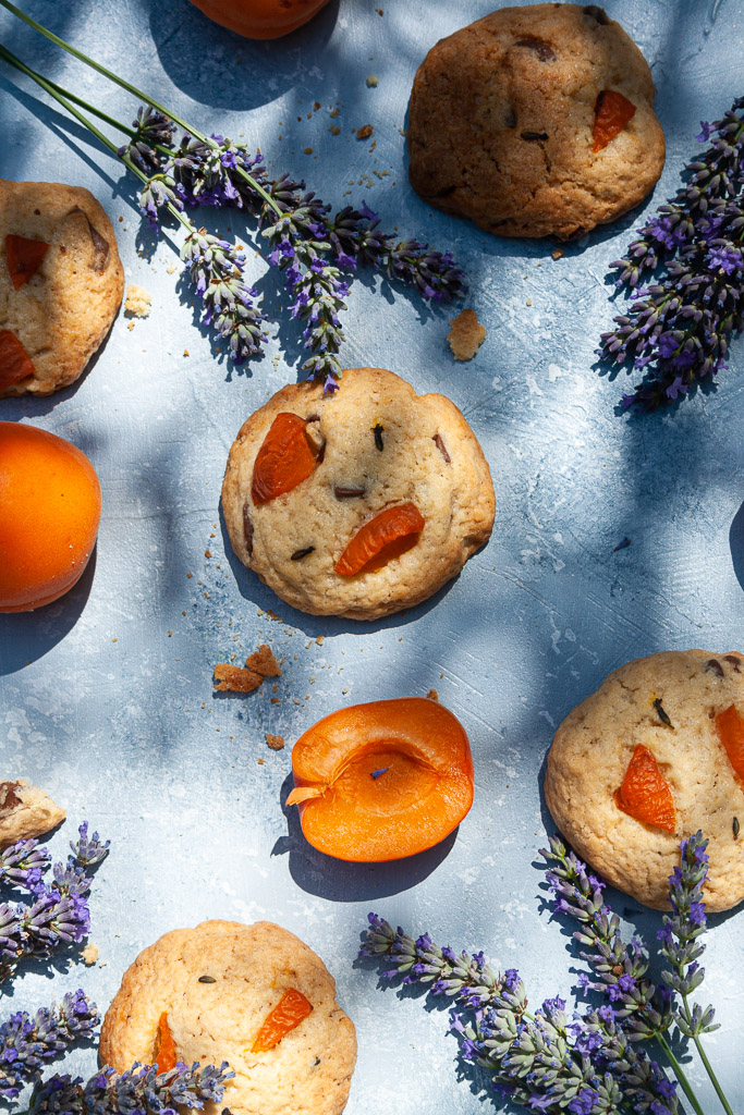 Délicieux cookies aux abricots et à lavande