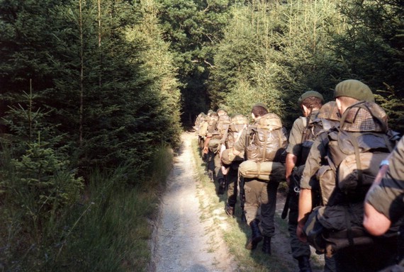 schöne Aufnahme vom Marsch durch den Ardennenwald