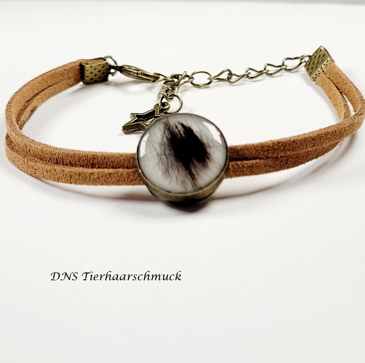 Armband mit Tierhaaren