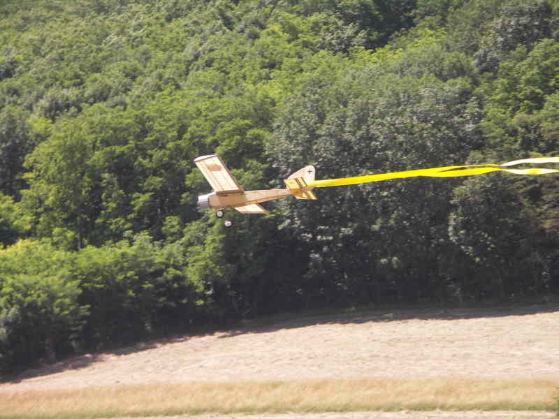 Un petit veinard qui a coupé la banderole