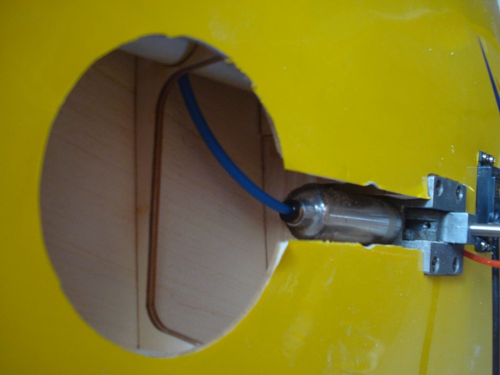 Puit de roue avec le vérin pneumatique