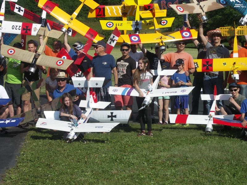 Une brochette d'heureux participants