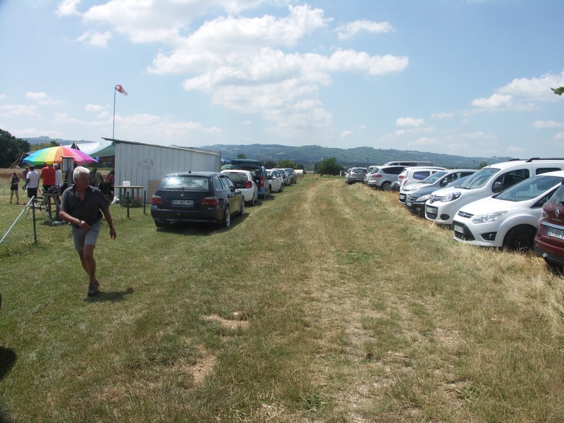 Beaucoup de monde ... et beaucoup de voitures !