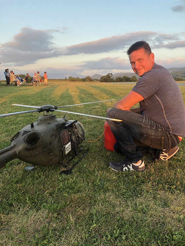 Dorian et son hélico EC 635 de la Police Suisse