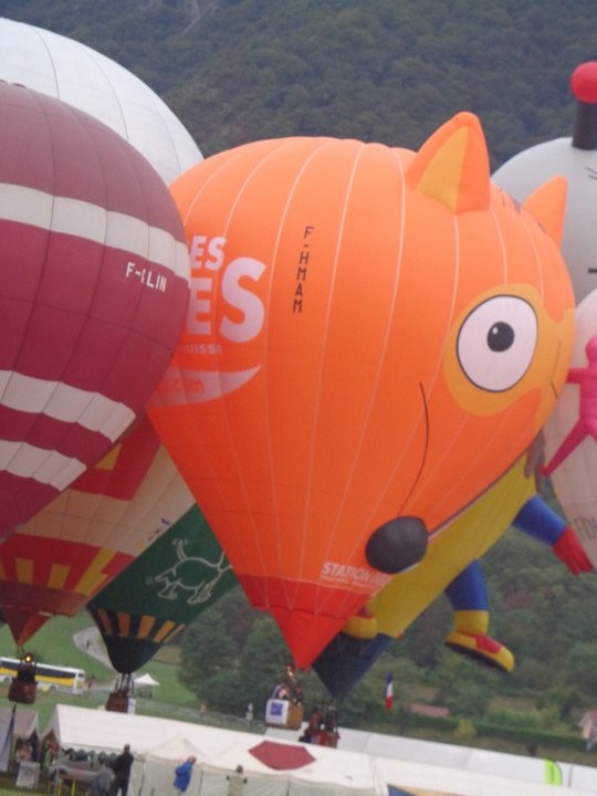 ... plein de mongolfières,