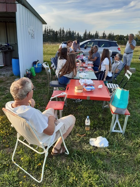 Le repas, toujours convivial !