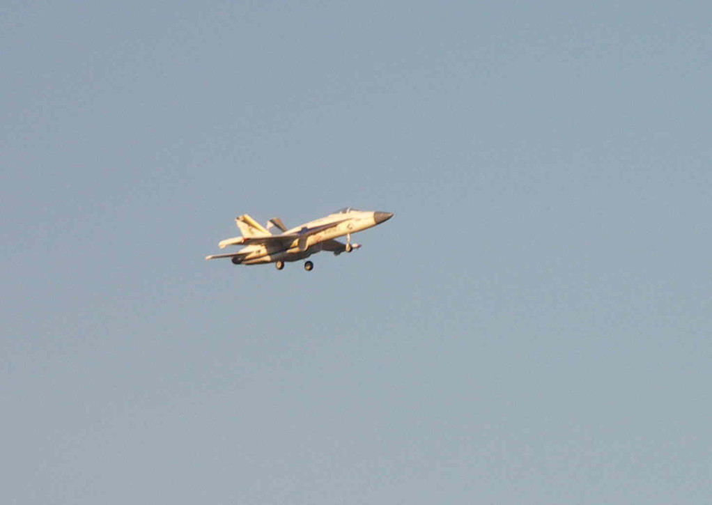Un F18 à turbine électrique