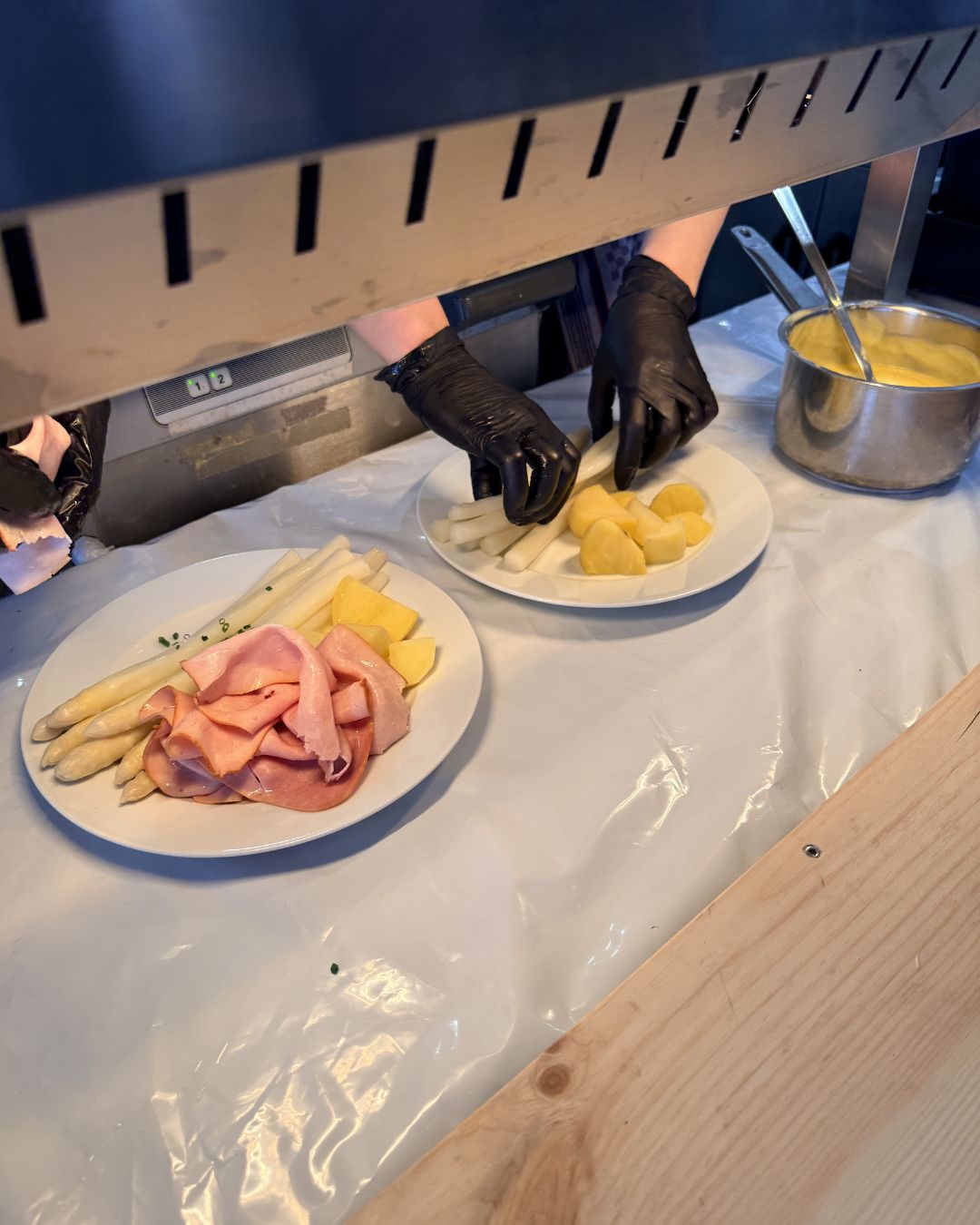 Spargelgericht vom Gasthof Bogenrieder für Spargel Schiebel
