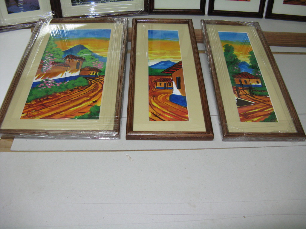 Obras en técnica de acuarela, en moldura de madera tinte caoba, con maría luisa de cartón de presentación beige, vidrio y cartón de respaldo.