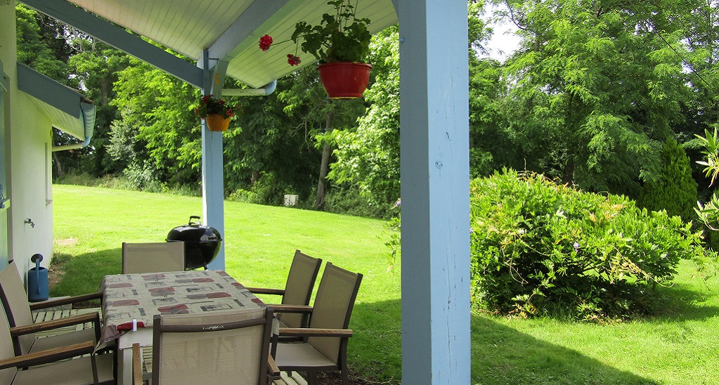 Un jardin et une terrasse pour profiter de l'extérieur