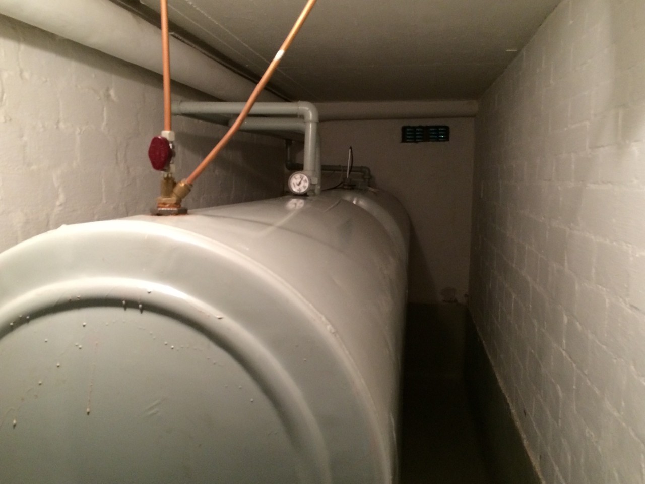 Sichere Heizöllagerung - Willkommen im Heizöllagerraum!