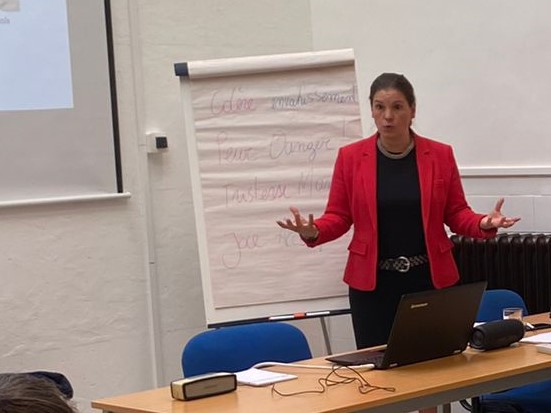 Pourquoi Suivre des Formations en Développement Personnel pour Améliorer Ses Compétences Professionnelles