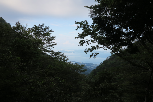 青ガレの途中から琵琶湖が見えた