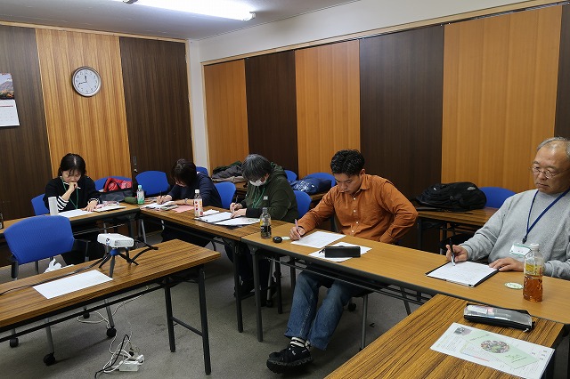 レポートまとめ中