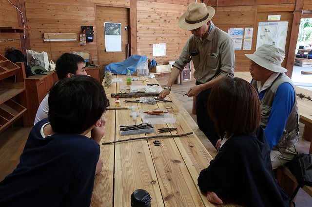 刃物の使い方を学ぶ