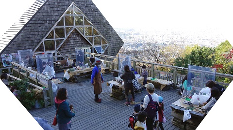 密を避けての作業風景