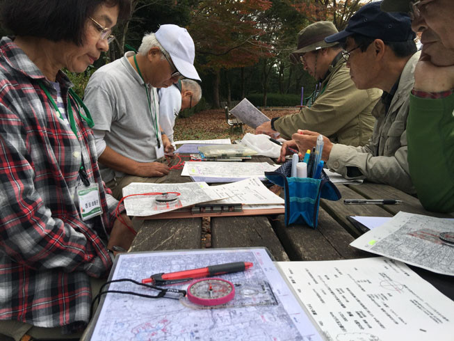 座学中　（真北・磁北・緯度経度・国土地理院・コンパス）