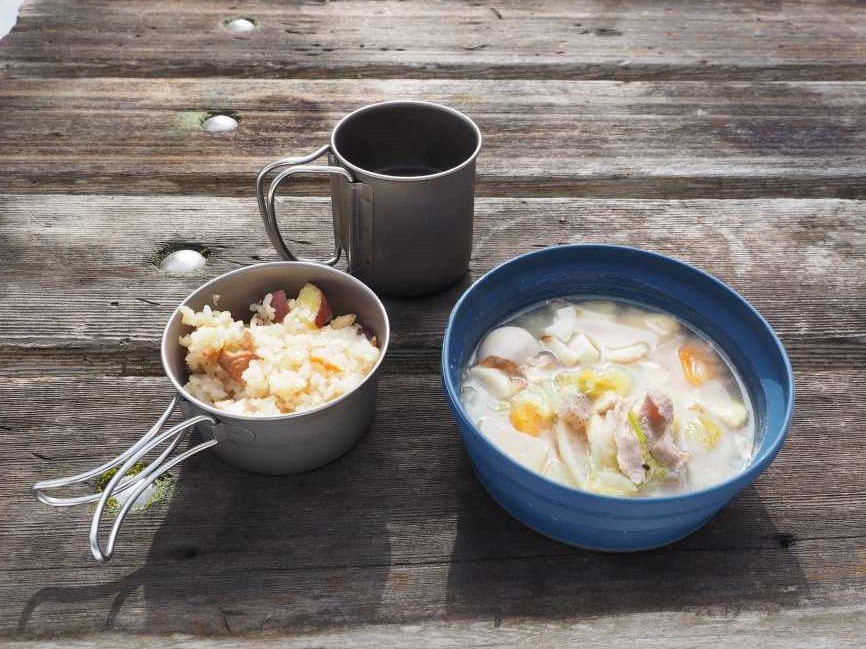 ゴミ削減のため、参加者の皆さんにも自前の食器をご持参いただきました。