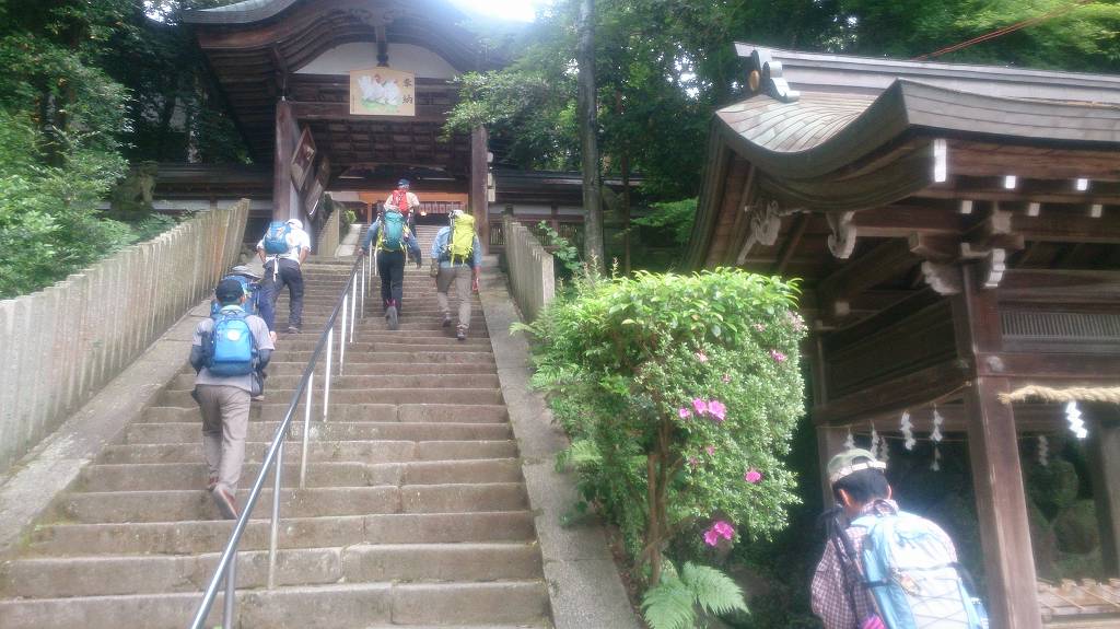 一分駅集合のあと、往馬神社から出発します。