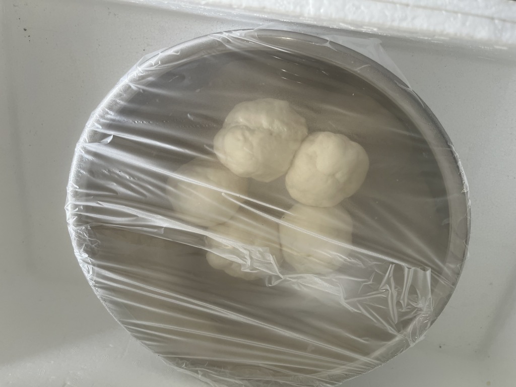 発酵前のピザ生地