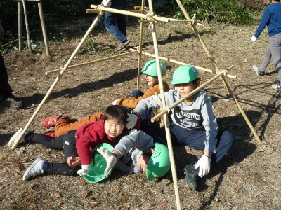 基地の骨組み完成