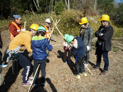 秘密基地の骨組みを作る