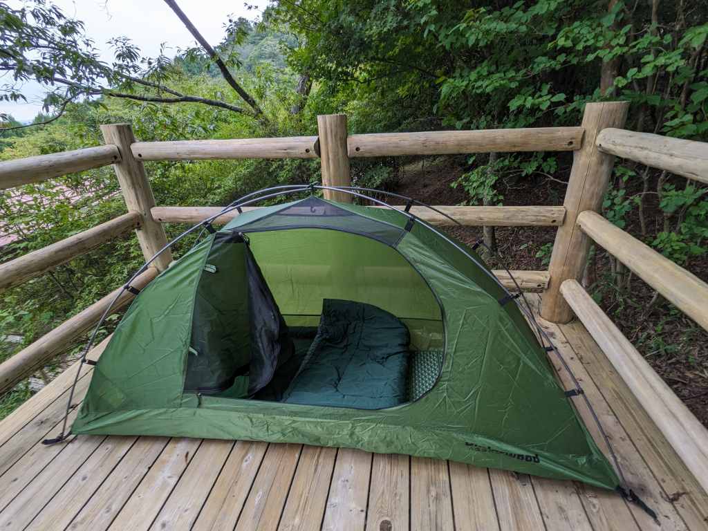 スタッフ用テント設営