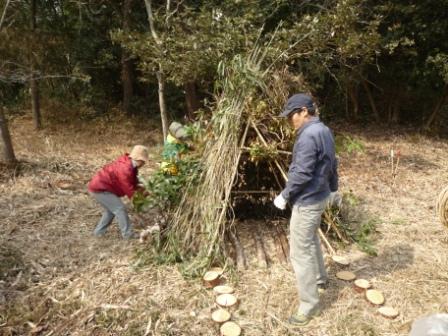 間伐材を集めて作成