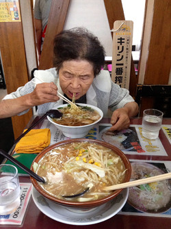 祖母は近隣のラーメン店情報にも詳しいツワモノです