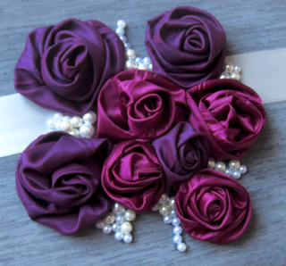 Handgenähte Satinrosen violett fuchsia für Hochzeitsfotoalben