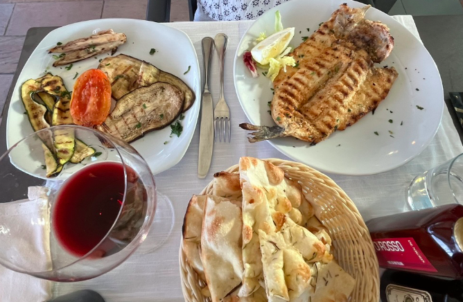 ... essen im "Il Moletto" sehr fein und in gediegener Atmosphäre.