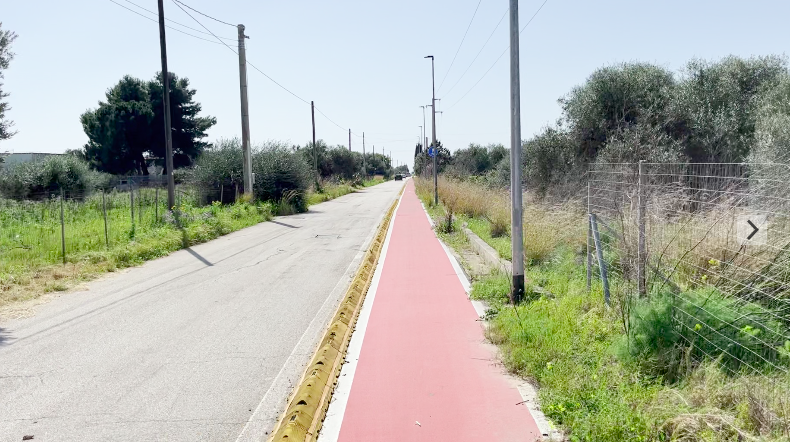 ... einen Radweg, der uns hinunter ans Meer ...