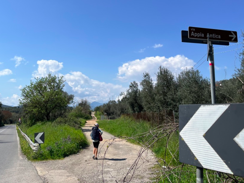 ... wir auf die antike Via Appia einbiegen können.