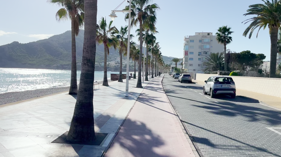 Dann folgt die Passage am Meer nach Albir, wo auf den Strassen immer viel los ist.