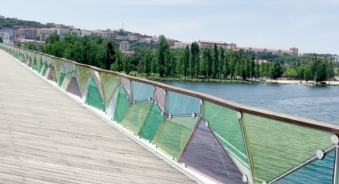 Von der Fussgängerbrücke über den Mondego ...