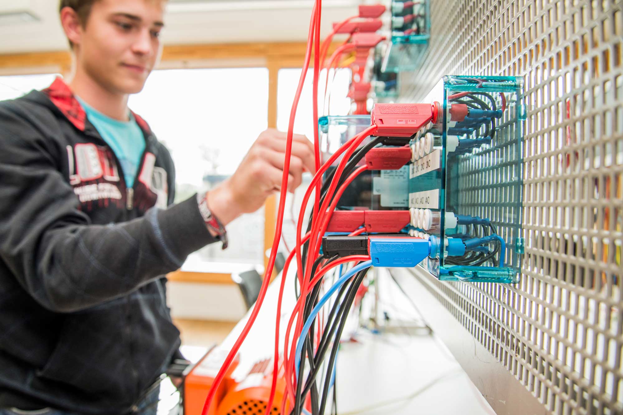 Elektroniker/innen der Fachrichtung Energie und Gebäudetechnik STAATLICHE BERUFSSCHULE LAUINGEN